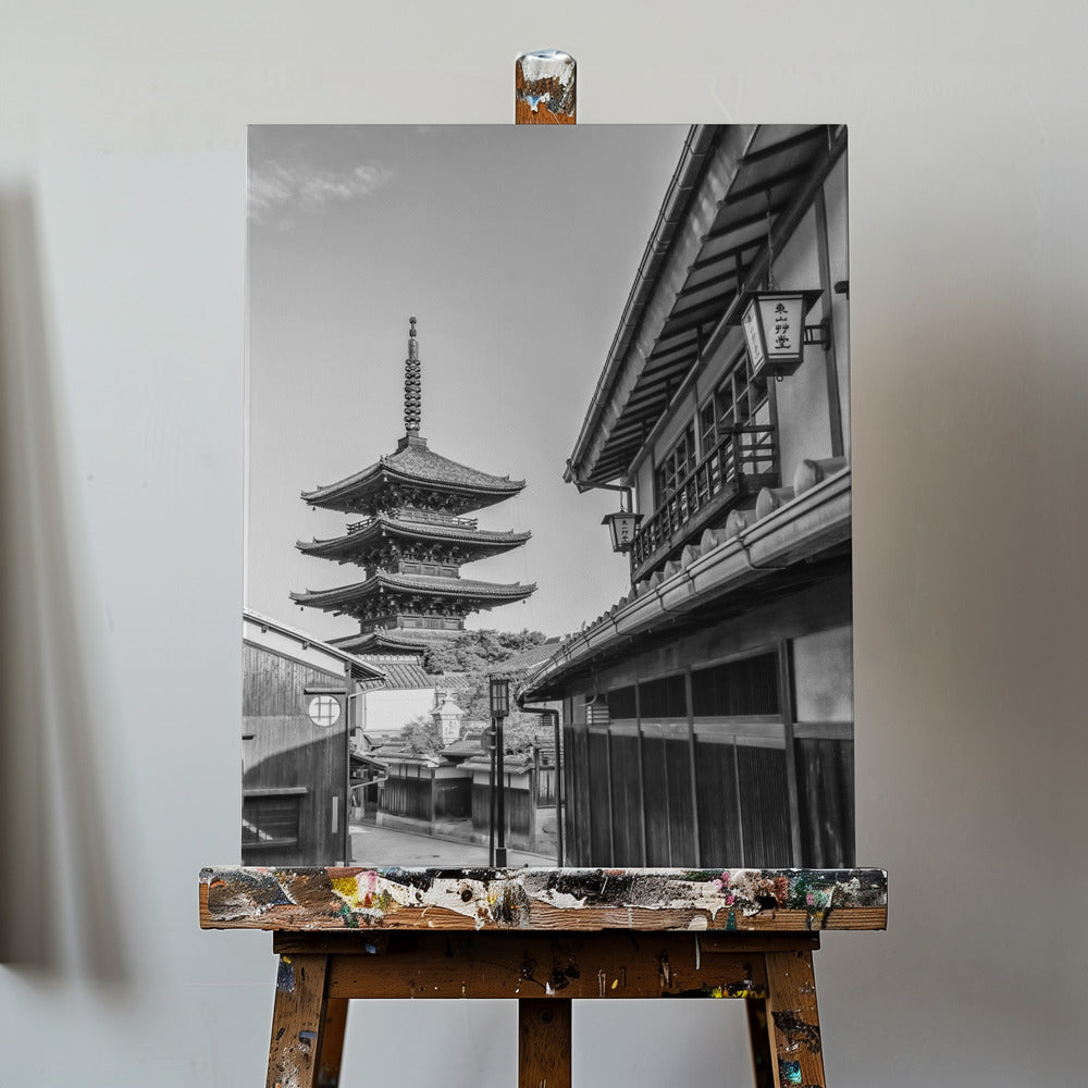 Canvas - Historic Kyoto with Yasaka Pagoda - monochrome - Admen.dk